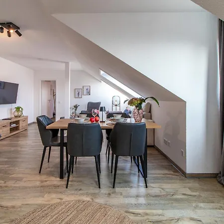 Panorama I Aufzug I Stellplatz I *